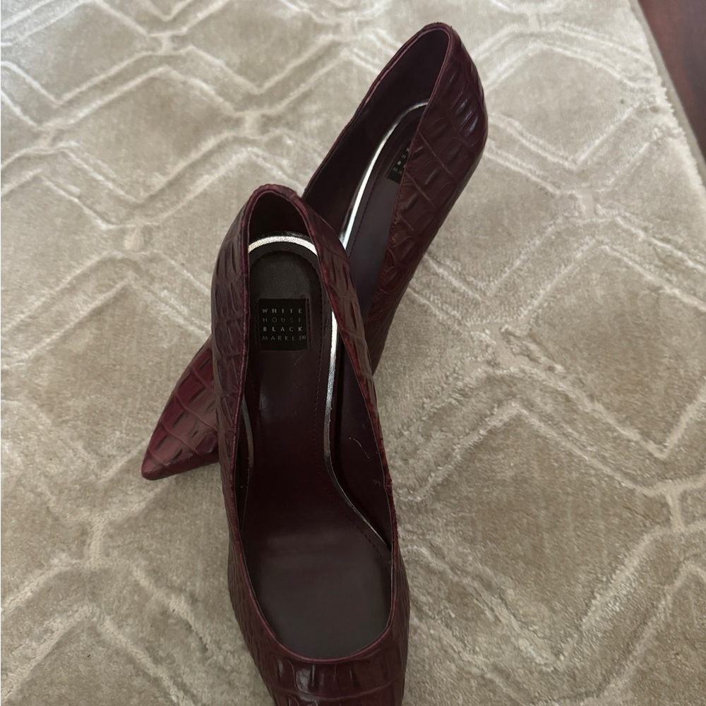 White House Black Market Burgundy Croc Embossed Heels. Brand New , never worn! - Picture 3 of 11
